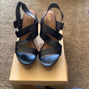 Black wedges